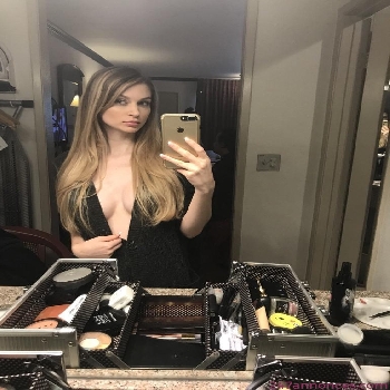 19 Year   Escort Floriane IN Massy
